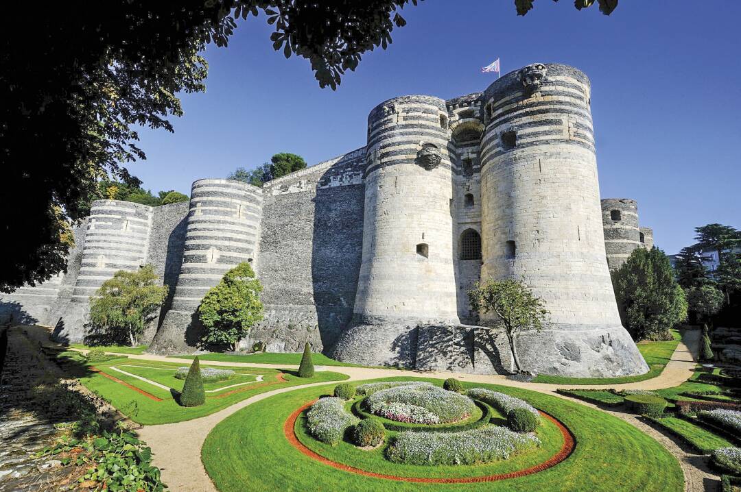 Stadt Angers: Als Kultur- und Geschichtsstadt finden Sie in Angers zahlreiche Museen, die vor allem der Tapisserie gewidmet sind, sowie mehrere Schl&ouml;sser, Abteikirchen und Kathedralen.