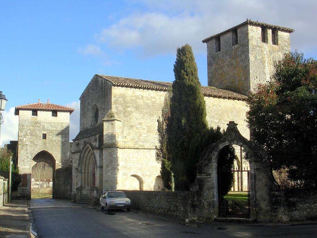 La Bastide de Vianne: Die 1284 gegr&uuml;ndete Bastide hat ihre rechteckige Festungsmauer und den f&uuml;r die Bastiden der Region typischen Schachbrettmustergrundriss bewahrt. Durchqueren Sie die Gemeinde und entdecken Sie die Kirche, ihren Glockenturm, ihre Festungskammer und ihren alten Friedhof.