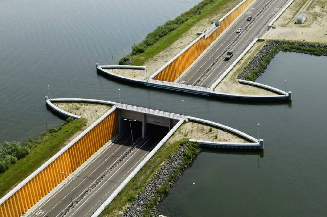 Das Aqu&auml;dukt von Veluwemeer, das einzige seiner Art auf der Welt!