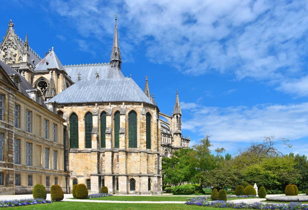 Reims und seine Kathedrale.

Ein Meisterwerk der gotischen Kunst, das ab 1211 erbaut wurde. Seit 1991 geh&ouml;rt sie zum UNESCO-Weltkulturerbe.