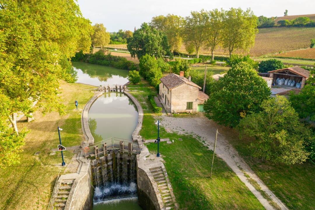 Die Schleusen von N&eacute;gra, die erste Station der ber&uuml;hmten Barque de Poste, die seit dem 17. Jahrhundert Reisende auf dem Canal du Midi bef&ouml;rderte.