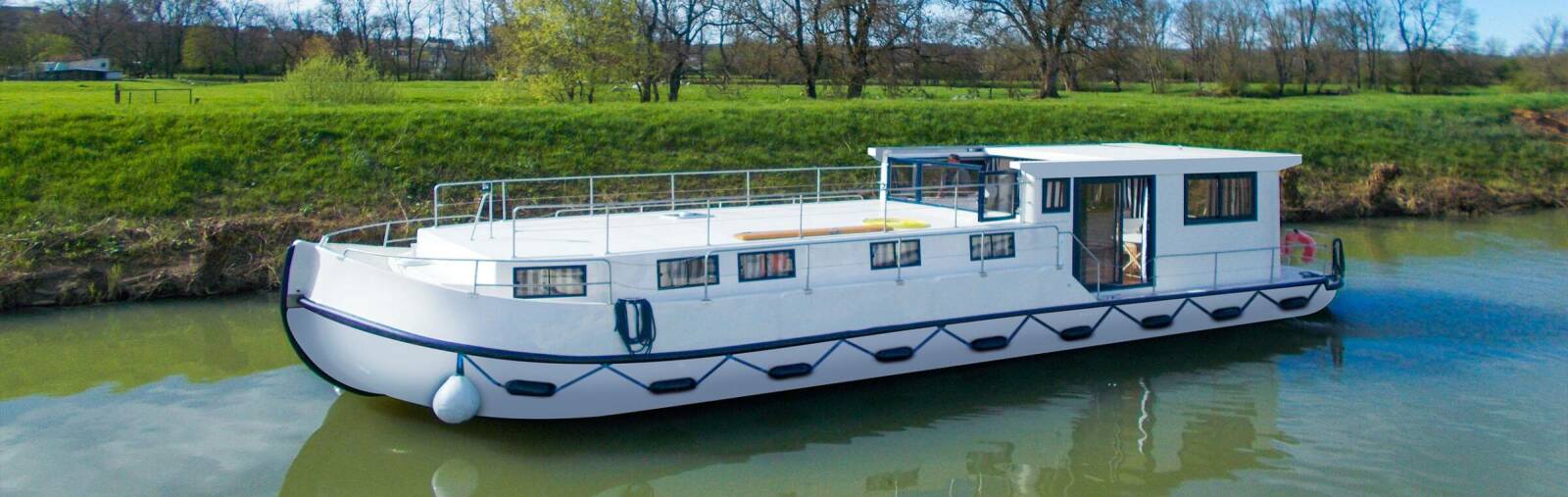 Péniche électrique pour croisière fluviale